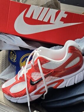 Nike V5 RNR Mens Running Shoes Picante Red White Size 11. New With Original Box